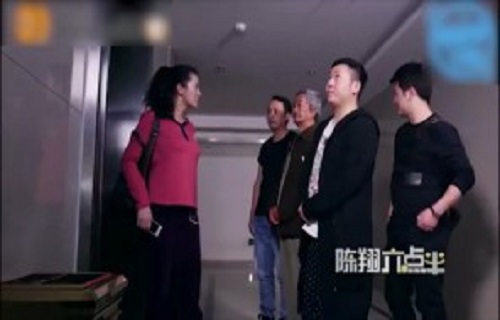 Chàng trai bị đánh oan vì người đẹp bị 'sàm sỡ' khi đứng chờ thang máy